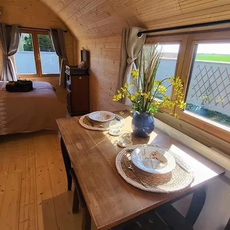 Maison d'hôtes De La Roulotte De L'epine 3*