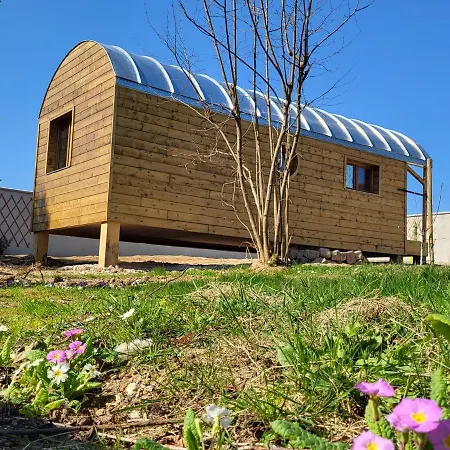 De La Roulotte De L'epine Guest house