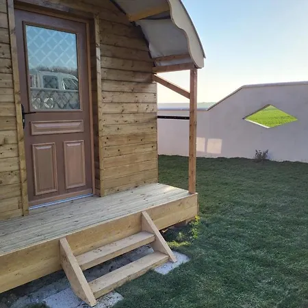 Maison d'hôtes De La Roulotte De L'epine 3*