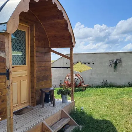 Guest house De La Roulotte De L'epine Dallon
