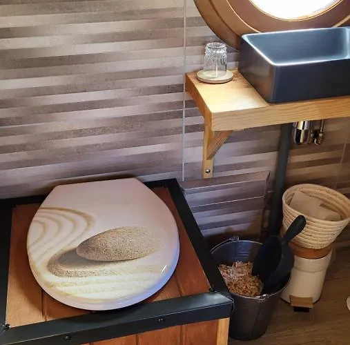 De La Roulotte De L'epine 3*