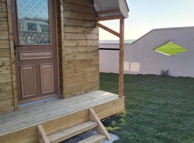 Maison d'hôtes De La Roulotte De L'epine 3*